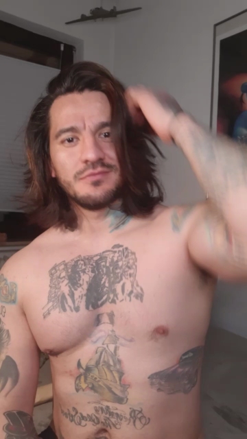 Gisli_33  04-12-2021 Recorded Video Topless